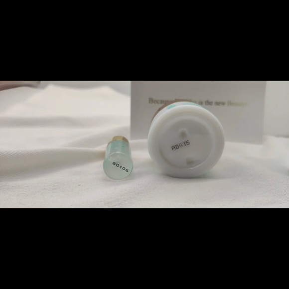 Valmont booster 4ml ➕wonder falls 15ml - Picture 2 of 2